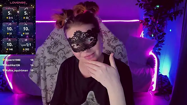 Snapshot of Sexy-Housewife chatting on 01/26/25, 11:29 Sexy-Housewife online show from 01/26/25, 11:29