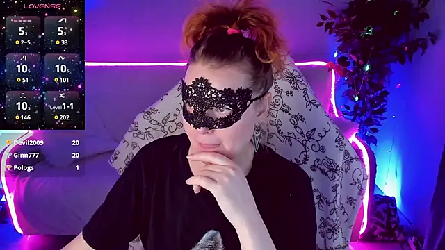 Snapshot of Sexy-Housewife chatting on 02/06/25, 09:00 Sexy-Housewife online show from 02/06/25, 09:00