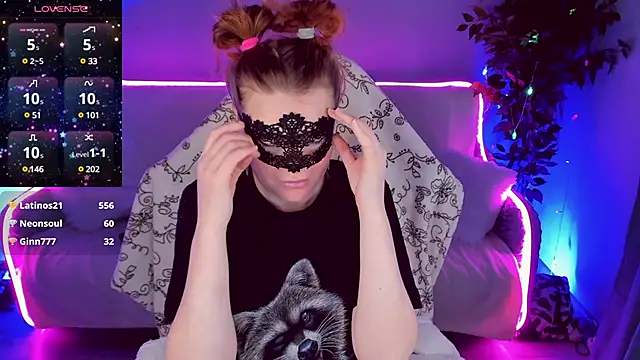 Snapshot of Sexy-Housewife chatting on 02/06/25, 12:05 Sexy-Housewife online show from 02/06/25, 12:05