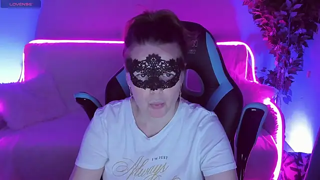 Snapshot of Sexy-Housewife chatting on 09/10/25, 07:14 Sexy-Housewife online show from 09/10/25, 07:14