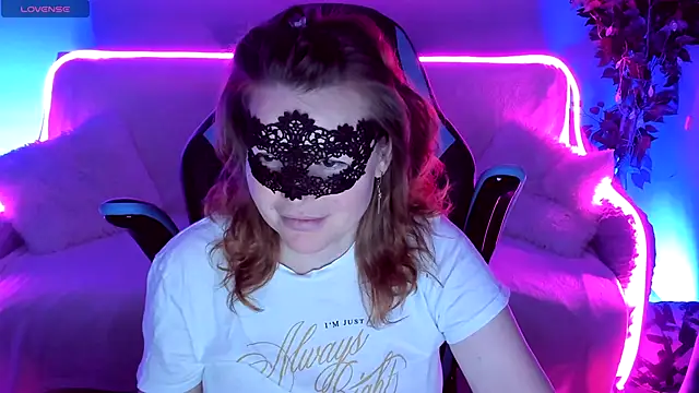 Snapshot of Sexy-Housewife chatting on 09/13/25, 07:02 Sexy-Housewife online show from 09/13/25, 07:02