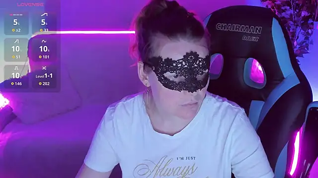 Snapshot of Sexy-Housewife chatting on 09/18/25, 07:05 Sexy-Housewife online show from 09/18/25, 07:05