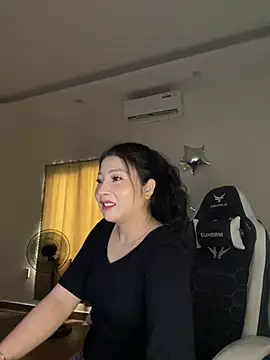 Snapshot of MiMi_0293 chatting on 04/10/26, 01:00 MiMi 0293 online show from 04/10/26, 01:00