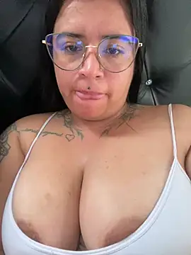 Snapshot of Devilsweet17 chatting on 03/08/26, 02:32 Devilsweet17 online show from 03/08/26, 02:32