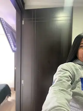 Snapshot of Devilsweet17 chatting on 03/17/26, 08:01 Devilsweet17 online show from 03/17/26, 08:01