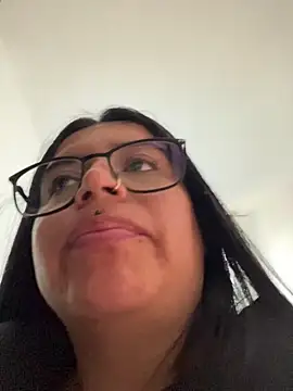 Snapshot of Devilsweet17 chatting on 04/19/26, 06:10 Devilsweet17 online show from 04/19/26, 06:10