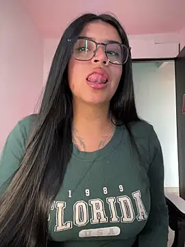 Snapshot of Devilsweet17 chatting on 04/22/26, 08:54 Devilsweet17 online show from 04/22/26, 08:54