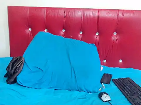 Snapshot of NaughtyKelly28 chatting on 03/19/25, 08:12 NaughtyKelly28 online show from 03/19/25, 08:12