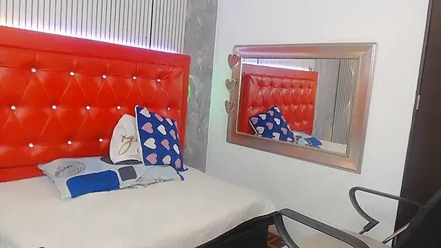 Snapshot of sophia__sweet1 chatting on 12/02/25, 02:06 sophia sweet1 online show from 12/02/25, 02:06