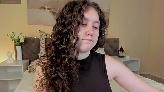 Snapshot of Ariella_Sol chatting on 06/24/26, 01:15 Ariella Sol online show from 06/24/26, 01:15
