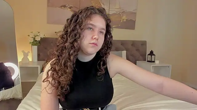 Snapshot of Ariella_Sol chatting on 07/08/26, 01:32 Ariella Sol online show from 07/08/26, 01:32