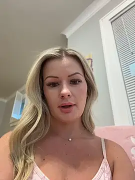 Snapshot of LoveShae_ chatting on 07/03/26, 02:07 LoveShae online show from 07/03/26, 02:07