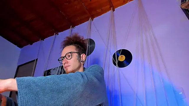 Snapshot of MrShaggy chatting on 02/03/25, 12:57 MrShaggy online show from 02/03/25, 12:57