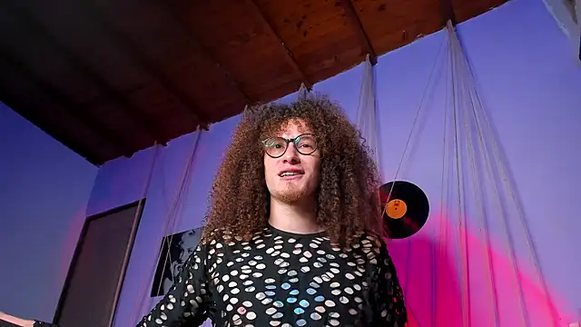 Snapshot of MrShaggy chatting on 02/15/25, 01:31 MrShaggy online show from 02/15/25, 01:31