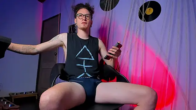 Snapshot of MrShaggy chatting on 02/19/25, 11:46 MrShaggy online show from 02/19/25, 11:46