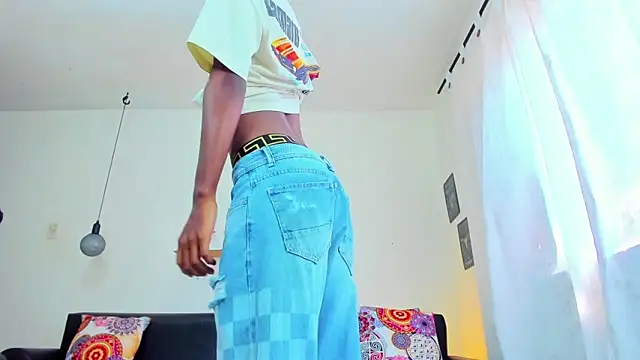 maiki18  online show from 01/21/25, 04:27