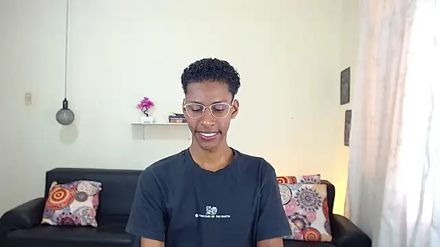 maiki18  online show from 02/05/25, 02:05