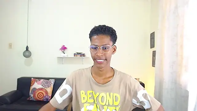 maiki18  online show from 02/06/25, 07:29