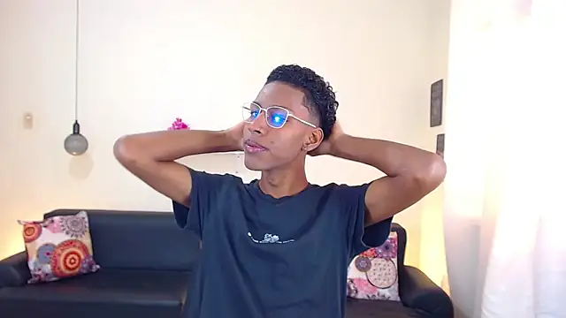 maiki18  online show from 02/17/25, 01:42