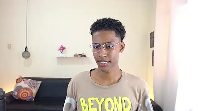 maiki18  online show from 02/25/25, 07:58