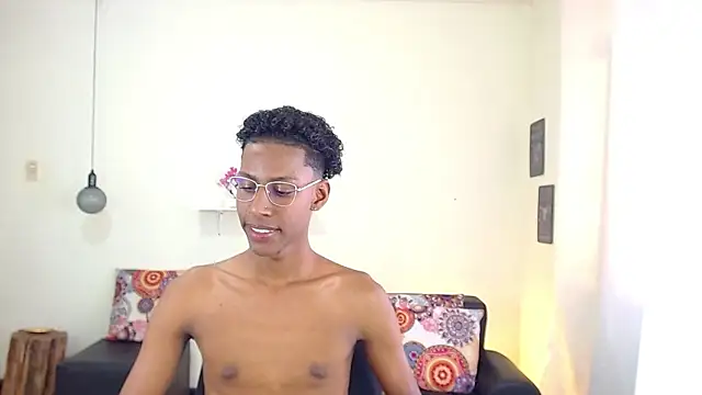 maiki18  online show from 03/06/25, 04:49