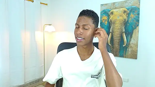 maiki18  online show from 09/23/25, 08:23