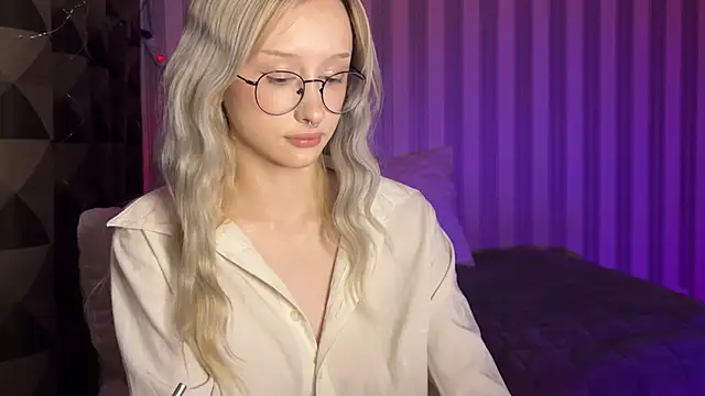 Snapshot of mayvi_cold chatting on 01/18/25, 11:33 mayvi cold online show from 01/18/25, 11:33