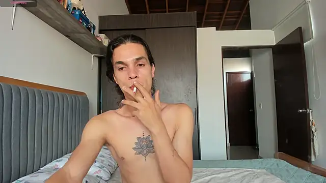 Snapshot of uglycoyote18 chatting on 12/05/24, 08:00 uglycoyote18 online show from 12/05/24, 08:00