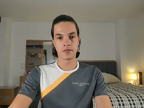 Snapshot of uglycoyote18 chatting on 04/23/26, 05:19 uglycoyote18 online show from 04/23/26, 05:19