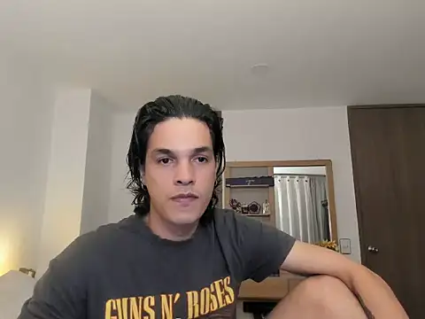 Snapshot of uglycoyote18 chatting on 04/25/26, 07:00 uglycoyote18 online show from 04/25/26, 07:00