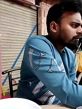 Snapshot of rayhan085 chatting on 12/25/24, 04:11 rayhan085 online show from 12/25/24, 04:11