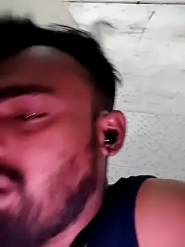 Snapshot of rayhan085 chatting on 02/15/25, 08:22 rayhan085 online show from 02/15/25, 08:22