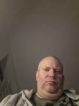 Snapshot of ShyBoy1982 chatting on 12/20/25, 01:12 ShyBoy1982 online show from 12/20/25, 01:12