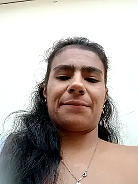 Snapshot of Leslly_ chatting on 12/21/24, 04:03 Leslly  online show from 12/21/24, 04:03
