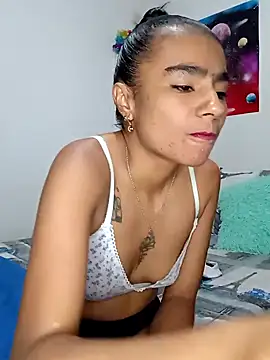 Snapshot of Leslly_ chatting on 12/31/24, 10:48 Leslly  online show from 12/31/24, 10:48