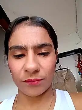 Snapshot of Leslly_ chatting on 01/04/25, 06:19 Leslly  online show from 01/04/25, 06:19