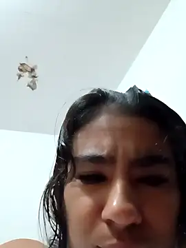 Snapshot of Leslly_ chatting on 02/01/25, 11:32 Leslly  online show from 02/01/25, 11:32