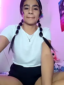 Snapshot of Leslly_ chatting on 02/22/25, 11:35 Leslly  online show from 02/22/25, 11:35