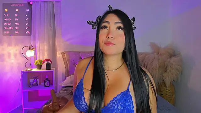 Sarahballiston  online show from 11/06/25, 12:11