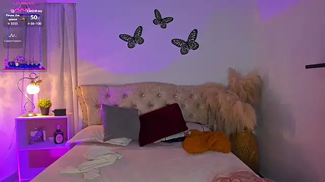 Sarahballiston  online show from 11/25/25, 01:05