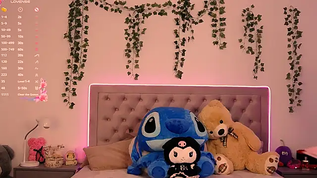 Snapshot of LaylaBrown chatting on 02/08/25, 11:02 LaylaBrown online show from 02/08/25, 11:02