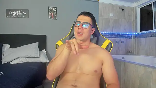 owengray2n online show from 02/13/25, 04:22