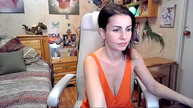 Snapshot of Kendra_Mom chatting on 02/27/25, 06:42 Kendra Mom online show from 02/27/25, 06:42