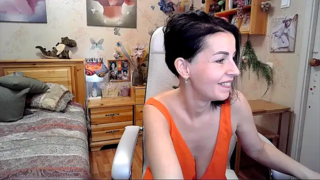 Snapshot of Kendra_Mom chatting on 03/15/25, 01:18 Kendra Mom online show from 03/15/25, 01:18