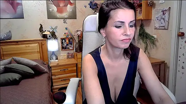 Snapshot of Kendra_Mom chatting on 11/28/25, 09:23 Kendra Mom online show from 11/28/25, 09:23