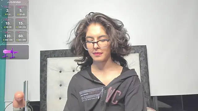 Snapshot of SelenaGmez chatting on 01/18/25, 01:52 SelenaGmez online show from 01/18/25, 01:52