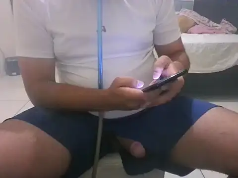 Snapshot of pauzudoxxs chatting on 12/20/25, 07:21 pauzudoxxs online show from 12/20/25, 07:21