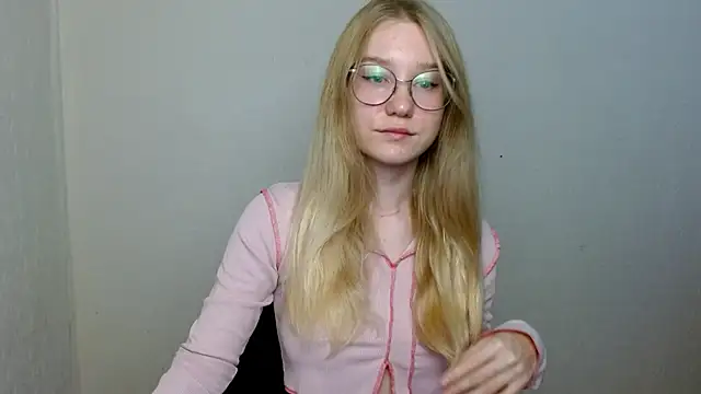 Snapshot of cindi_hot chatting on 11/09/25, 02:59 cindi hot online show from 11/09/25, 02:59