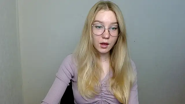 Snapshot of cindi_hot chatting on 11/10/25, 08:46 cindi hot online show from 11/10/25, 08:46