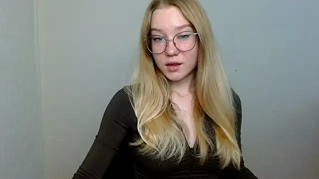 Snapshot of cindi_hot chatting on 11/14/25, 10:25 cindi hot online show from 11/14/25, 10:25